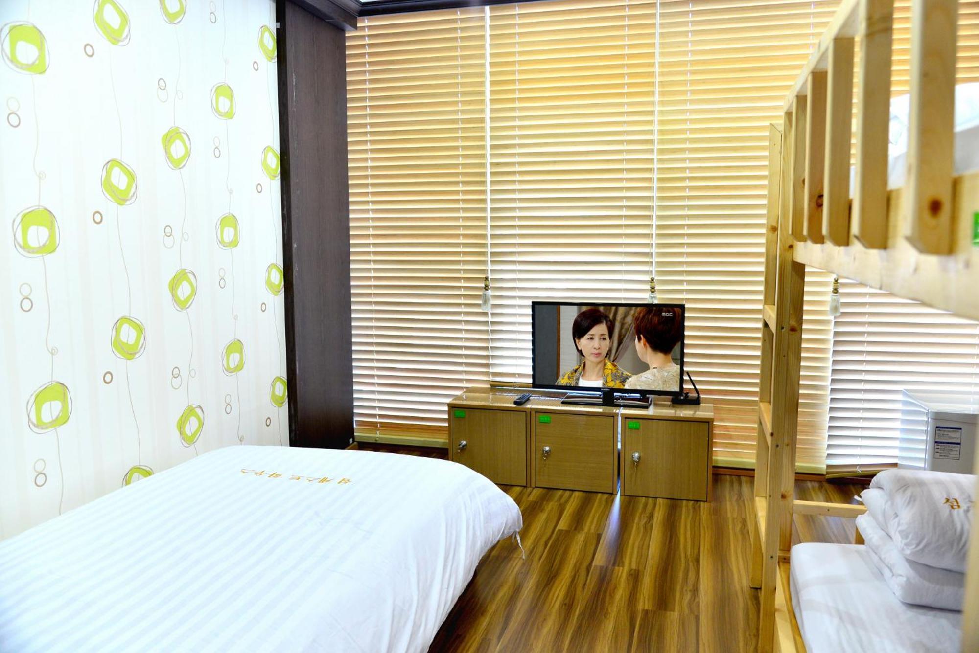 Seom Guesthouse Seogwipo Exterior photo